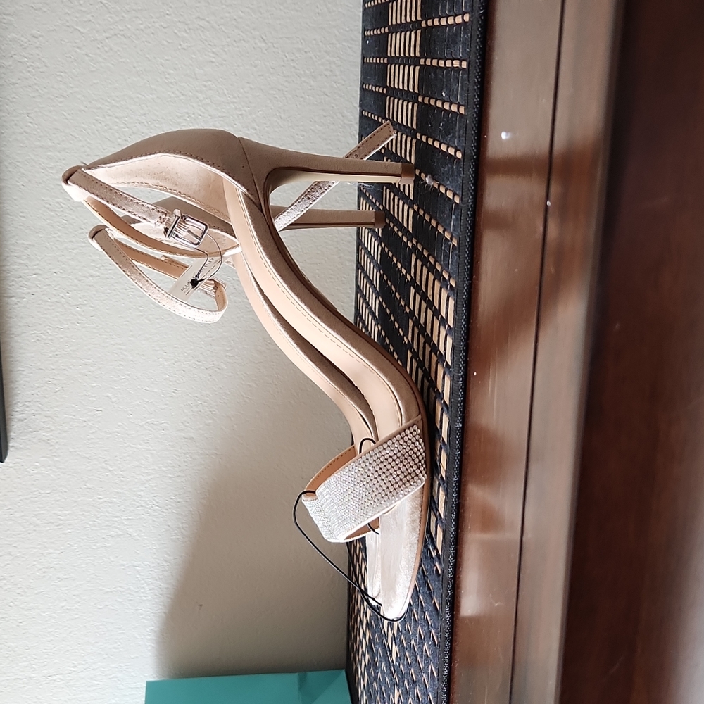 Express Faux suede nude kitten heels bling rhinestone crystals 7 NWT